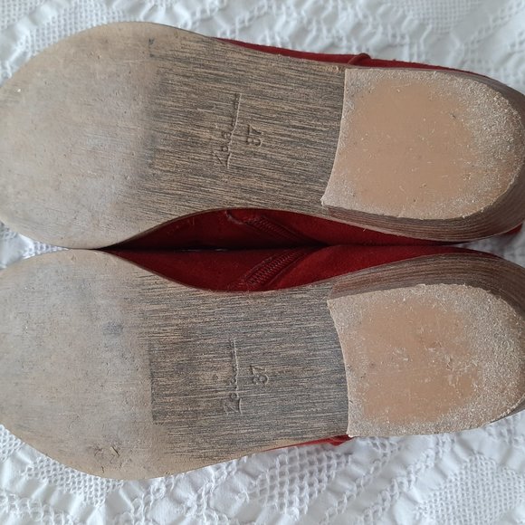 Size 37 red patterned ankle boots. - Picture 3 of 5